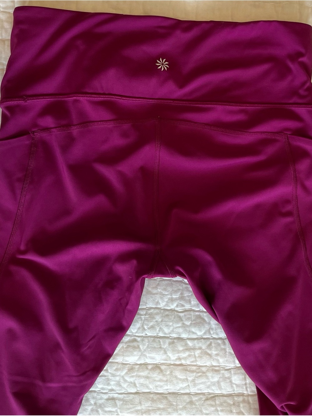 Women’s Athleta Ultimate Stash 7/8 Tight Magenta - Size M - Side Pockets